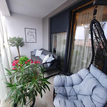 Enjoy Pula - New Apt With Terrace And Free Parking Garage Екстер'єр фото