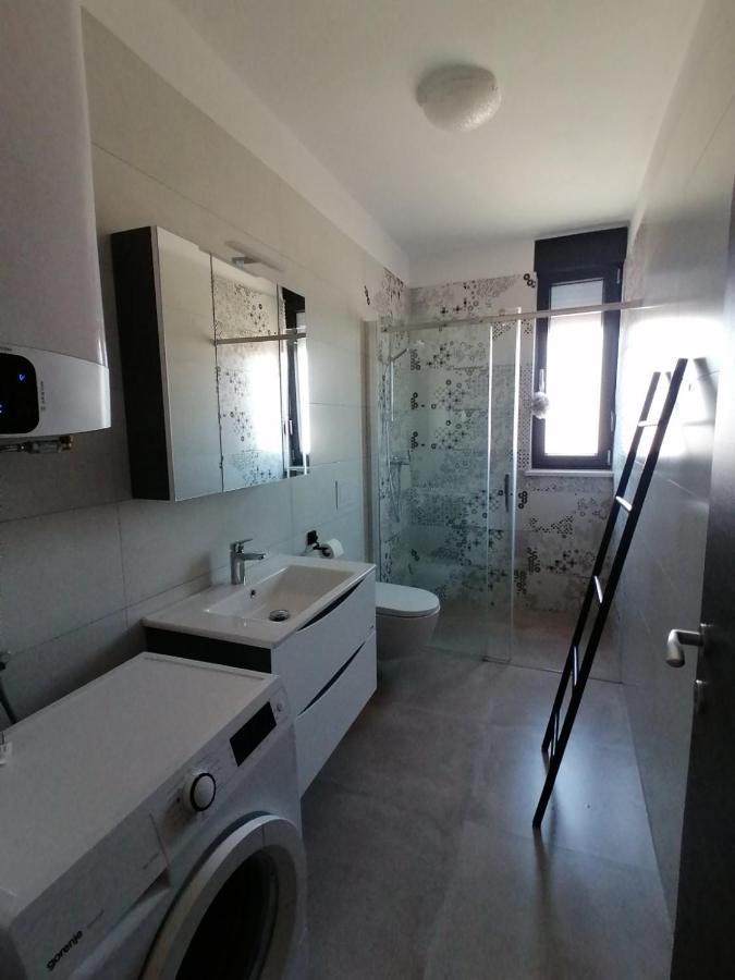 Enjoy Pula - New Apt With Terrace And Free Parking Garage Екстер'єр фото