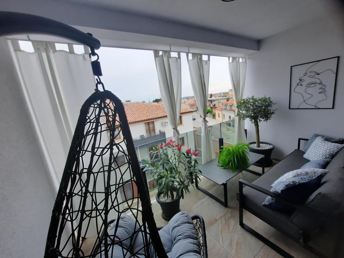Enjoy Pula - New Apt With Terrace And Free Parking Garage Екстер'єр фото